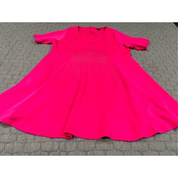 torrid Dresses & Skirts - Ladies hot pink plus size dress.  Size 3 by Torrid